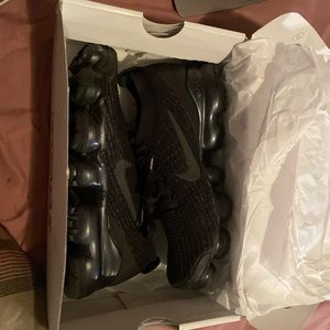 Nike Air Vapormax Flyknit 
Woman’s size 6